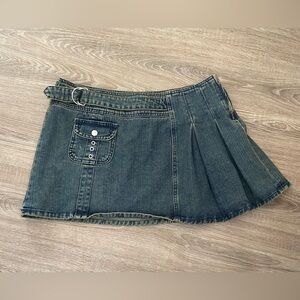 RARE Y2K Vintage Kik Girl Denim Mini Skirt with Ruffles and Buckle Zip Size L